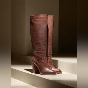 Banana Republic Lorca brown leather boot like new